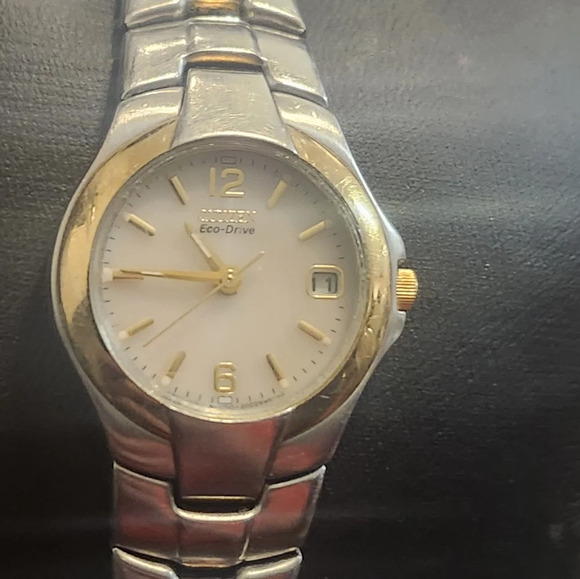 Womens Citizen Eco-Drive watch in working condition - Picture 3 of 6